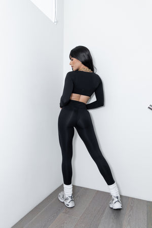 KZ’s Crossover Waist Legging